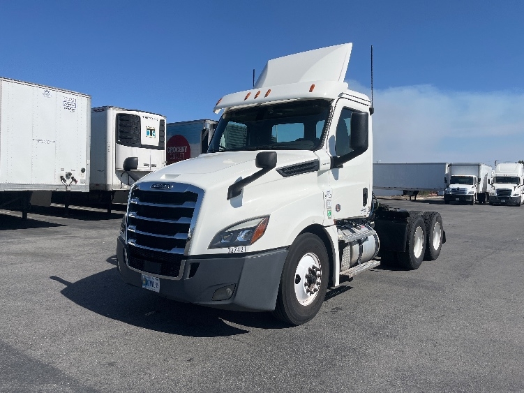 2020 Freightliner Cascadia in Fontana, CA — photo 3