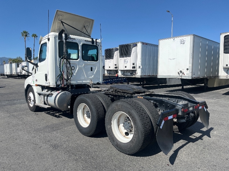 2020 Freightliner Cascadia in Fontana, CA — photo 5