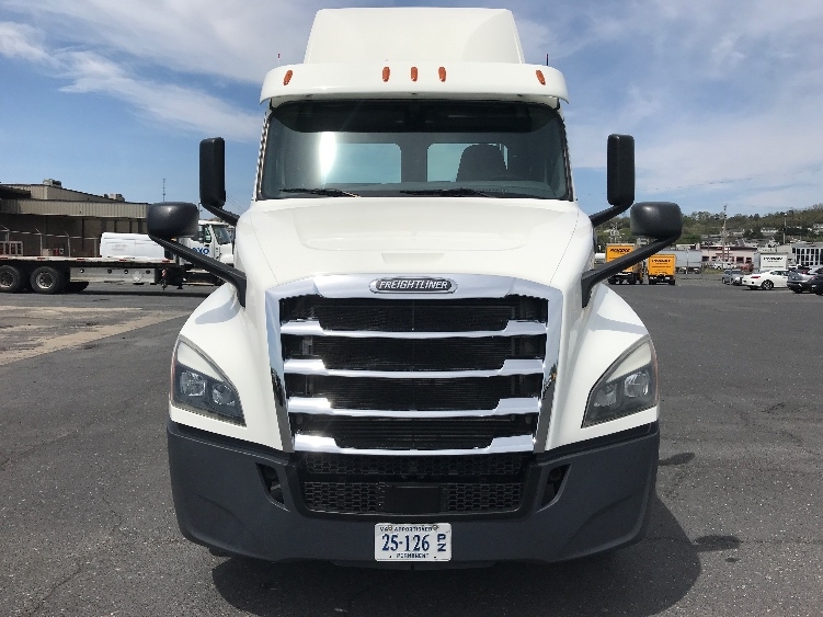 2020 Freightliner Cascadia in Harrisonburg, VA — photo 2