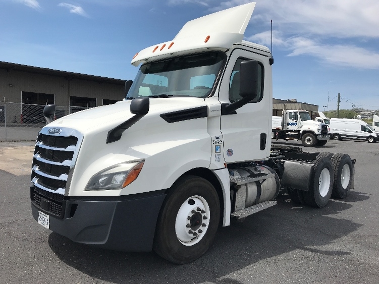 2020 Freightliner Cascadia in Harrisonburg, VA — photo 3