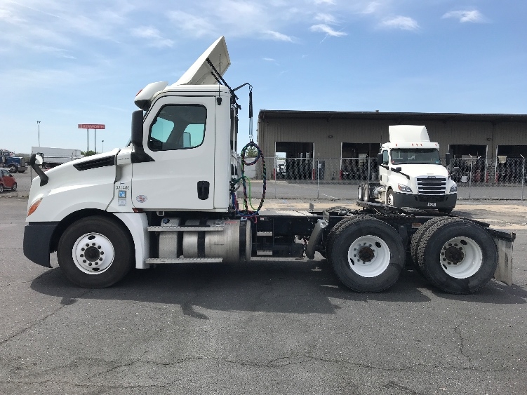 2020 Freightliner Cascadia in Harrisonburg, VA — photo 4