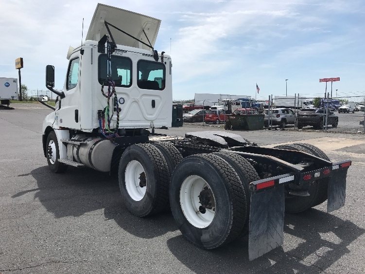 2020 Freightliner Cascadia in Harrisonburg, VA — photo 5