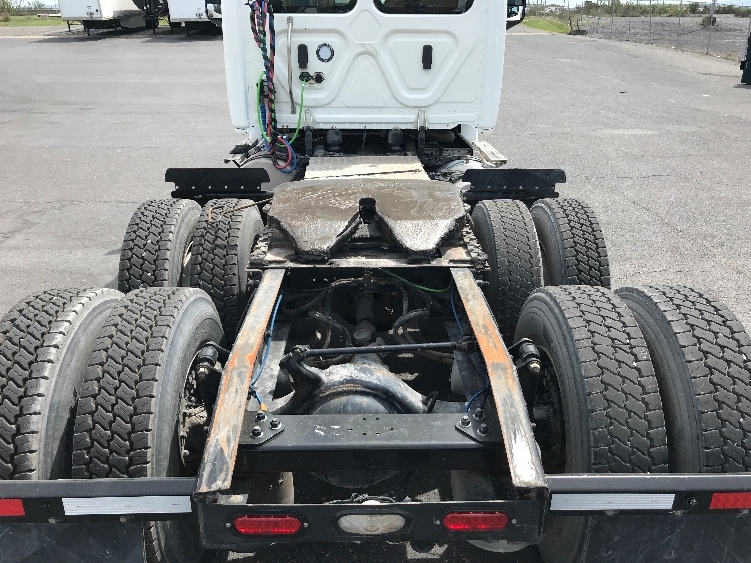 2020 Freightliner Cascadia in Harrisonburg, VA — photo 6