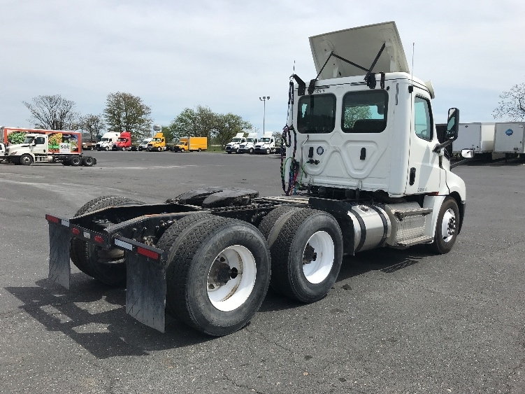 2020 Freightliner Cascadia in Harrisonburg, VA — photo 7