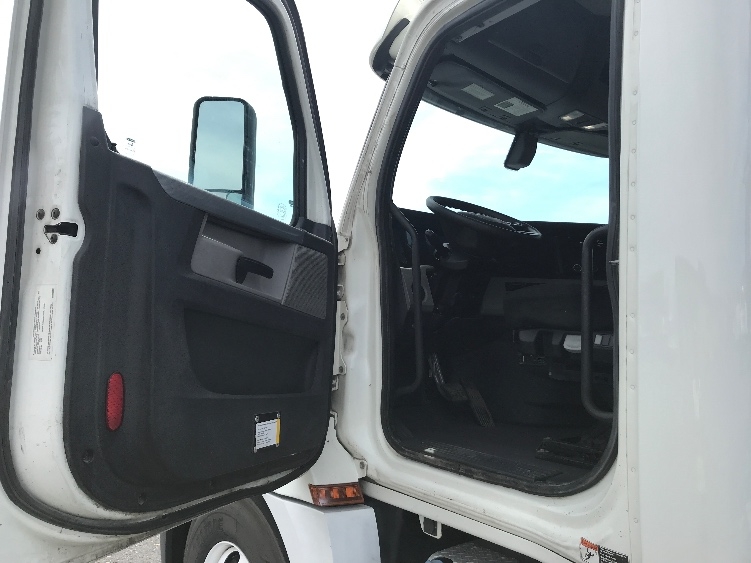 2020 Freightliner Cascadia in Harrisonburg, VA — photo 9