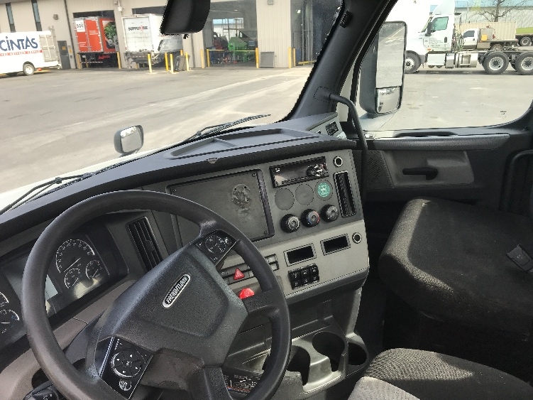 2020 Freightliner Cascadia in Harrisonburg, VA — photo 10