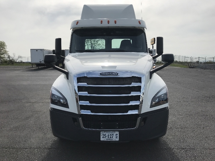 2020 Freightliner Cascadia in Harrisonburg, VA — photo 2