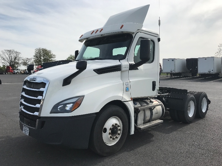 2020 Freightliner Cascadia in Harrisonburg, VA — photo 3