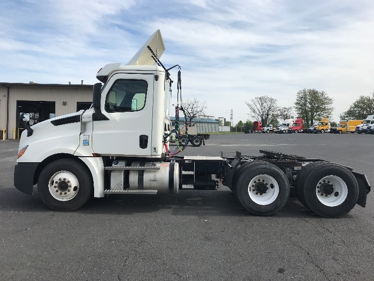 2020 Freightliner Cascadia in Harrisonburg, VA — photo 4