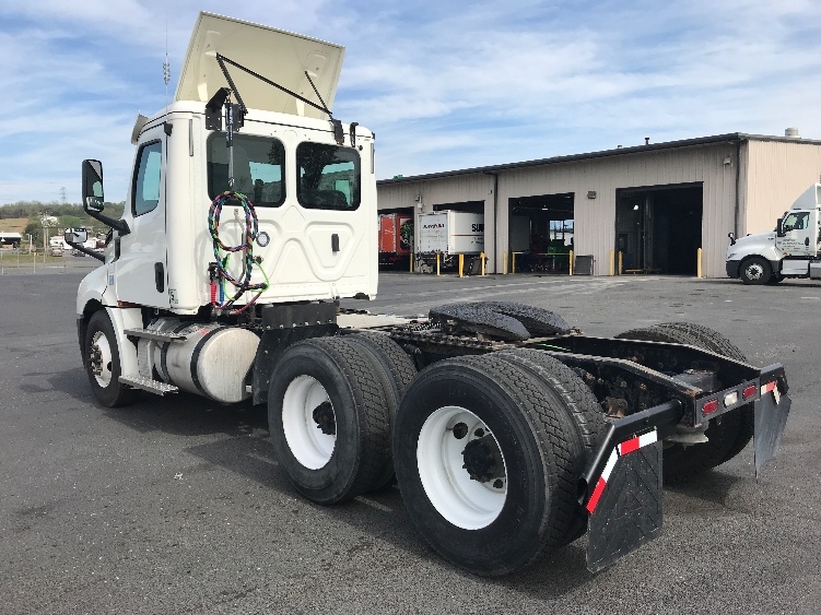 2020 Freightliner Cascadia in Harrisonburg, VA — photo 5