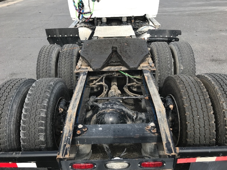 2020 Freightliner Cascadia in Harrisonburg, VA — photo 6