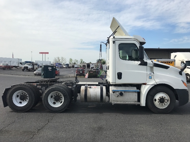 2020 Freightliner Cascadia in Harrisonburg, VA — photo 8