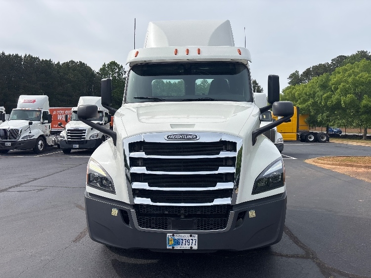 2020 Freightliner Cascadia in Forest Park, GA — photo 2