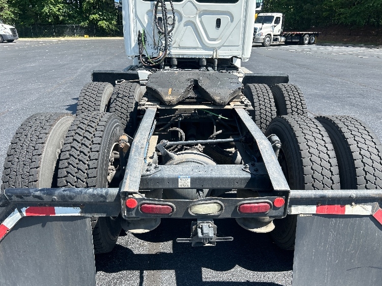 2020 Freightliner Cascadia in Forest Park, GA — photo 6