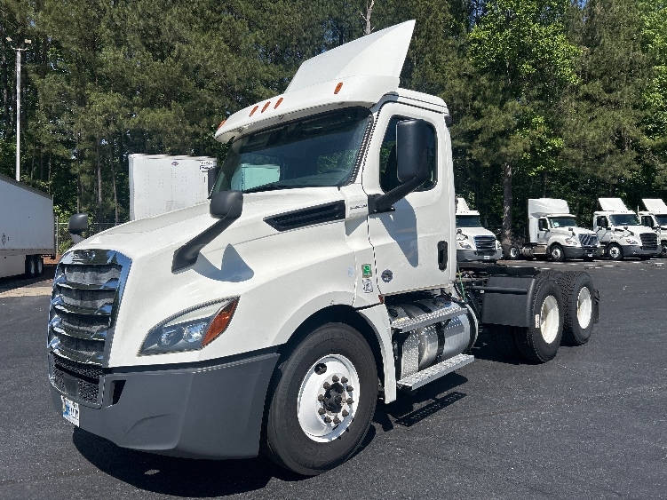 2020 Freightliner Cascadia in Forest Park, GA — photo 3