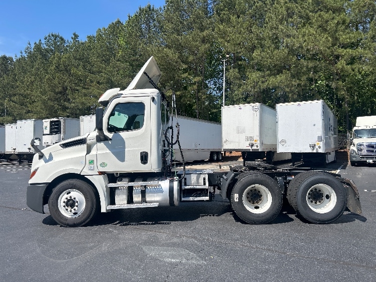 2020 Freightliner Cascadia in Forest Park, GA — photo 4