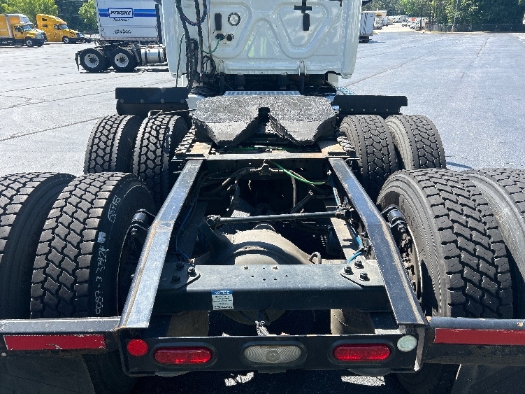 2020 Freightliner Cascadia in Forest Park, GA — photo 6
