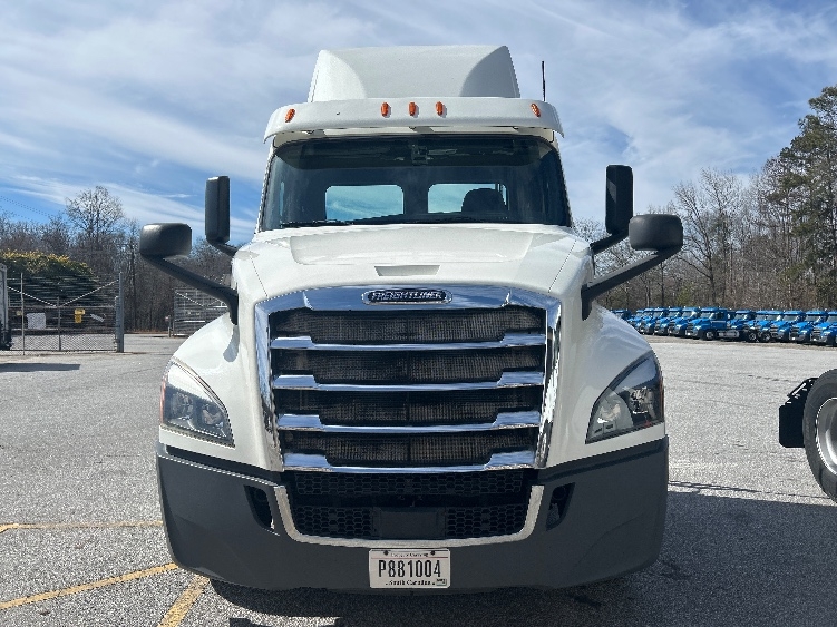 2020 Freightliner Cascadia in Anderson, SC — photo 2