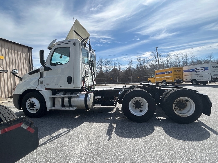 2020 Freightliner Cascadia in Anderson, SC — photo 4