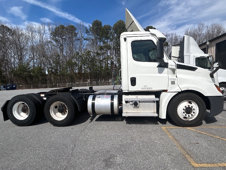 2020 Freightliner Cascadia in Anderson, SC — photo 8