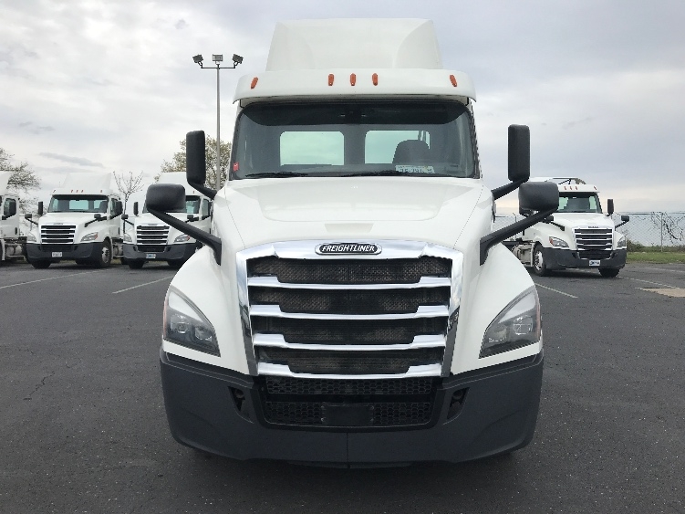 2020 Freightliner Cascadia in Harrisonburg, VA — photo 2