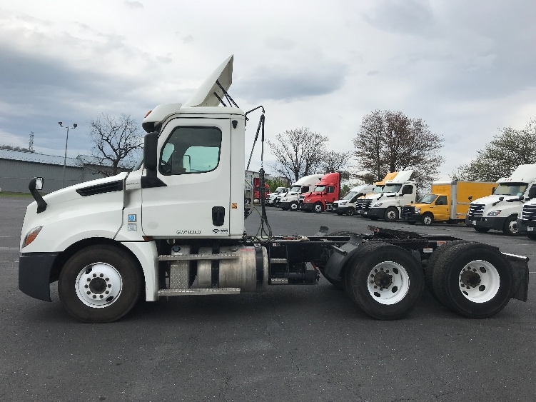 2020 Freightliner Cascadia in Harrisonburg, VA — photo 4