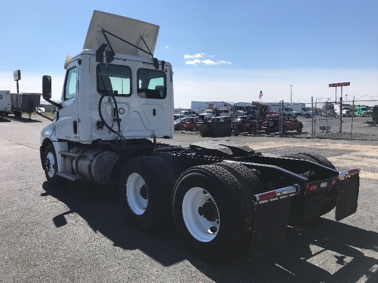 2020 Freightliner Cascadia in Harrisonburg, VA — photo 5
