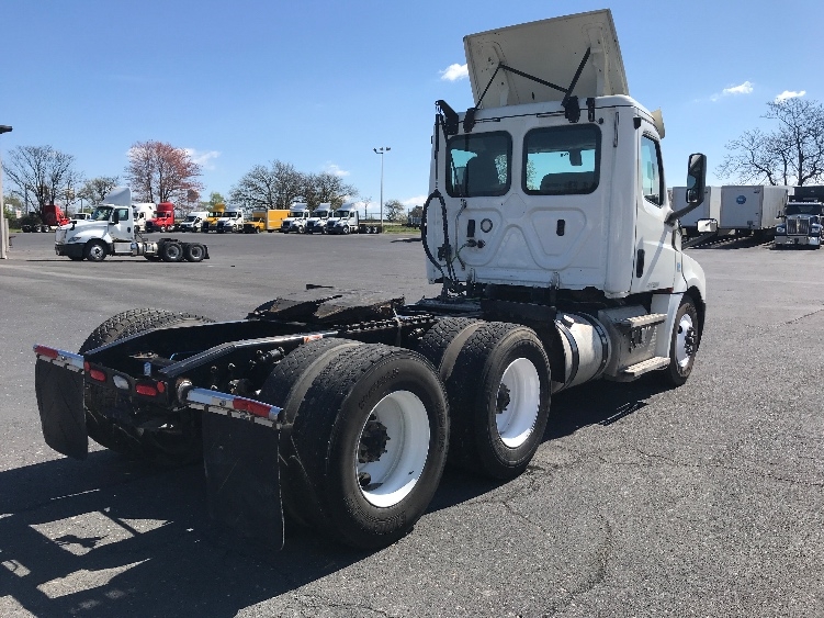 2020 Freightliner Cascadia in Harrisonburg, VA — photo 7