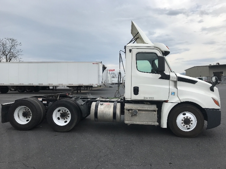 2020 Freightliner Cascadia in Harrisonburg, VA — photo 8
