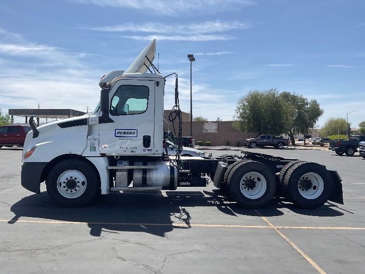 2020 Freightliner Cascadia in Las Vegas, NV — photo 4