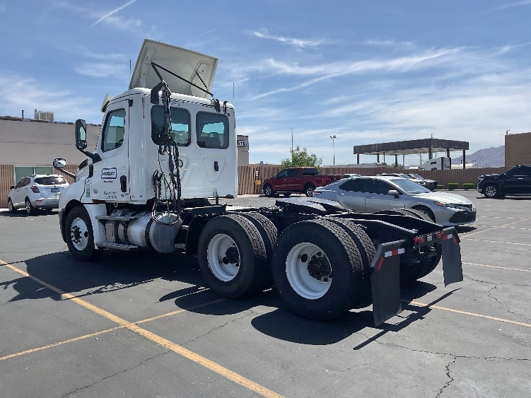 2020 Freightliner Cascadia in Las Vegas, NV — photo 5