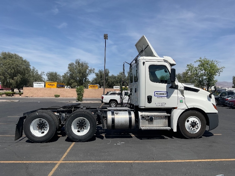 2020 Freightliner Cascadia in Las Vegas, NV — photo 8