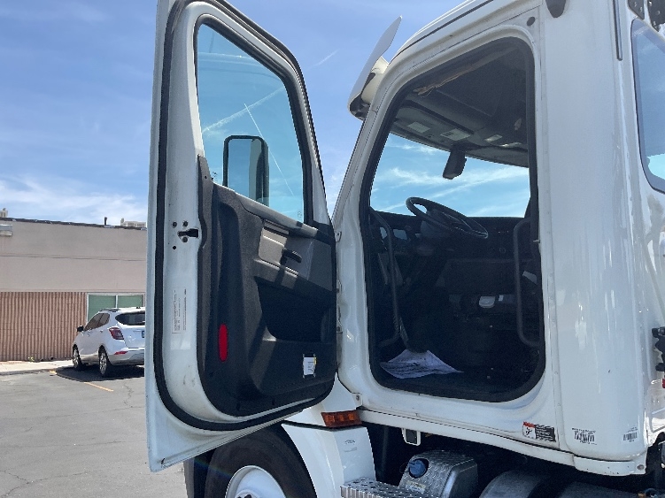 2020 Freightliner Cascadia in Las Vegas, NV — photo 9