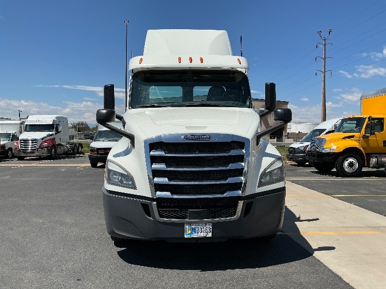 2020 Freightliner Cascadia in Denver, CO — photo 2