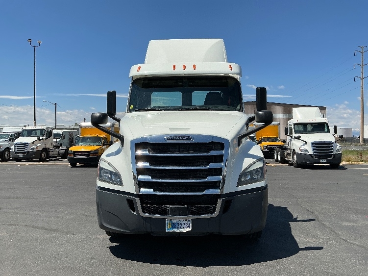 2020 Freightliner Cascadia in Denver, CO — photo 2