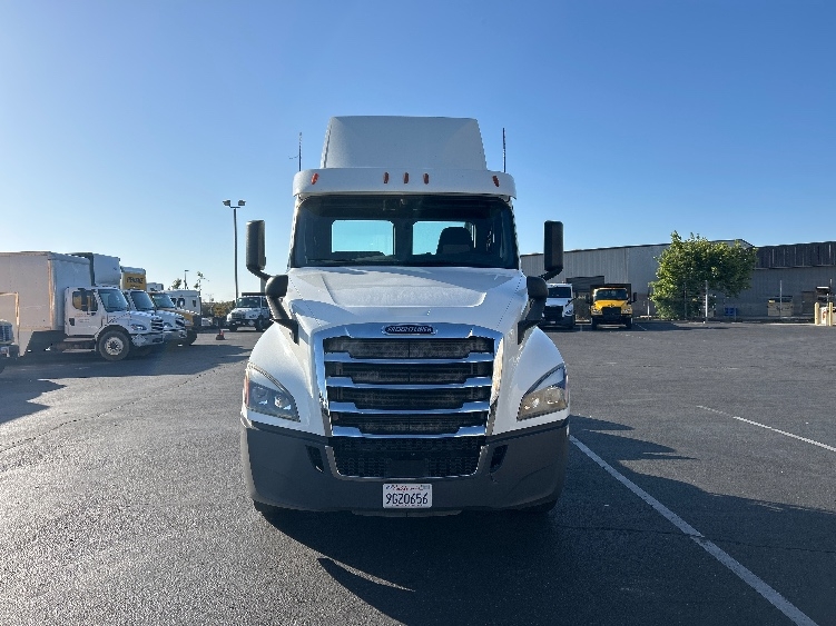 2020 Freightliner Cascadia in Ceres, CA — photo 2