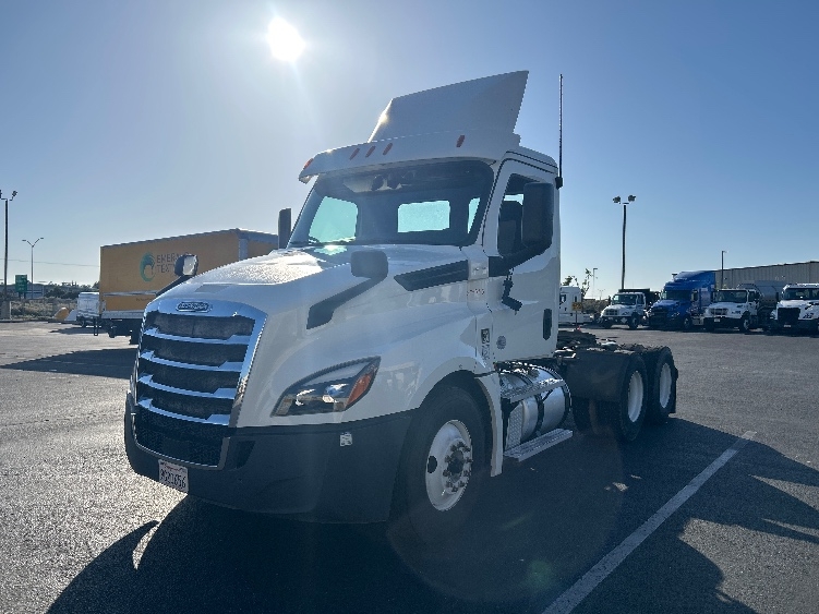 2020 Freightliner Cascadia in Ceres, CA — photo 3