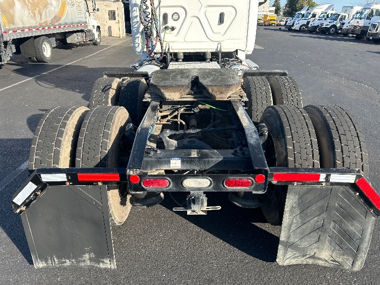 2020 Freightliner Cascadia in Ceres, CA — photo 6