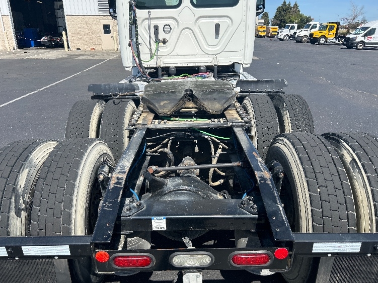 2020 Freightliner Cascadia in Ceres, CA — photo 6
