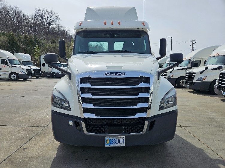 2020 Freightliner Cascadia in Moberly, MO — photo 2