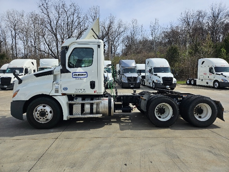 2020 Freightliner Cascadia in Moberly, MO — photo 4