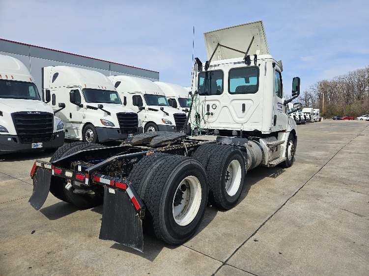 2020 Freightliner Cascadia in Moberly, MO — photo 7