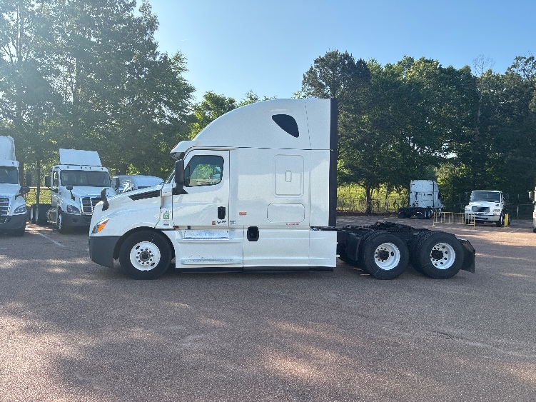 2020 Freightliner Cascadia in Jackson, MS — photo 4