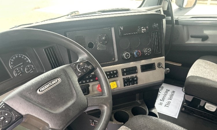 2020 Freightliner Cascadia in Jackson, MS — photo 10
