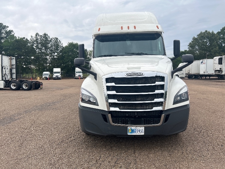 2020 Freightliner Cascadia in Jackson, MS — photo 2