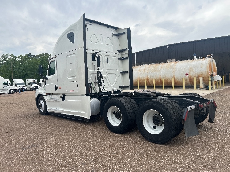 2020 Freightliner Cascadia in Jackson, MS — photo 5