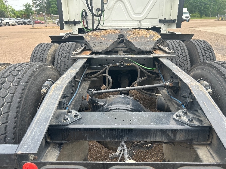2020 Freightliner Cascadia in Jackson, MS — photo 6