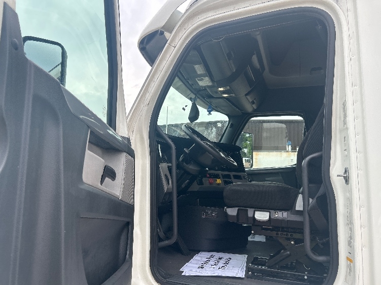 2020 Freightliner Cascadia in Jackson, MS — photo 9