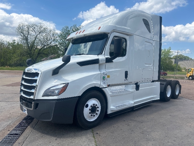 2020 Freightliner Cascadia in Jackson, MS — photo 3