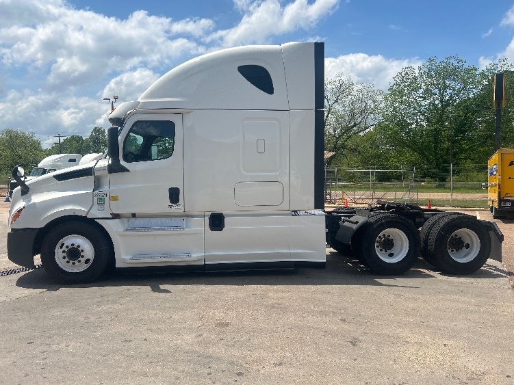 2020 Freightliner Cascadia in Jackson, MS — photo 4